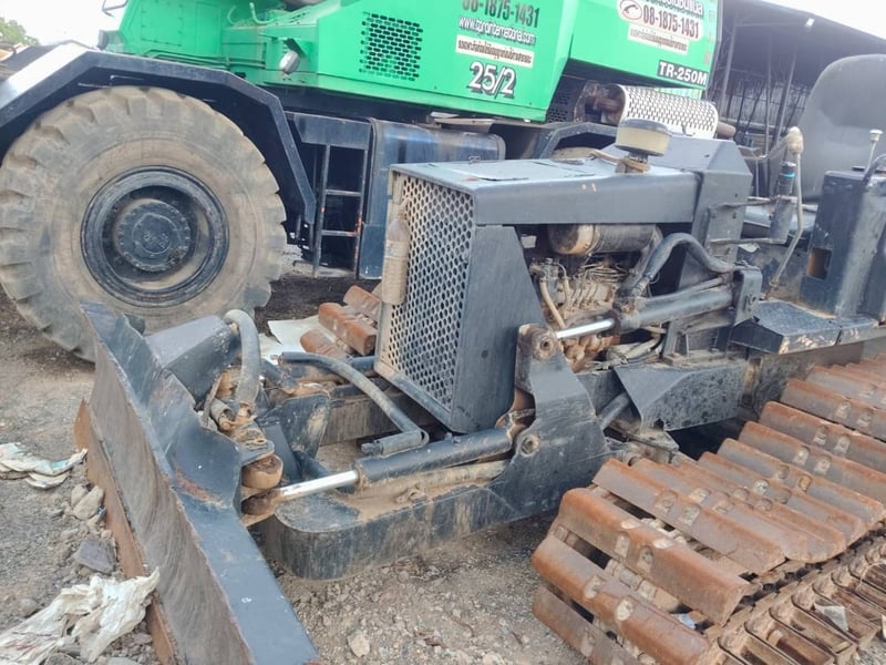 รถแทรกเตอร์komatsu D20p-5 ตีนเป็ด ใบมีสไล้ ราคา99,000 รถแทรกเตอร์komatsu D20p-5 ตีนเป็ด ใบมีสไล้ ราคา99,000