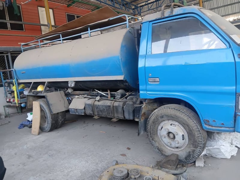 รถ6ล้อน้ำ isuzu 110 ใช้งานดี มีทะเบียน ราคา2.2บ.