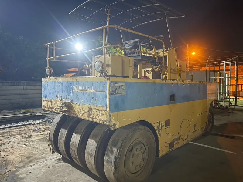 ขายรถบดล้อยาง sakakai ts9 มีทะเบียน ใช้งานดี ราคา3.2แสน