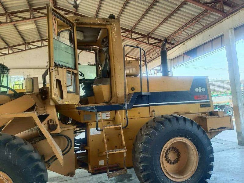 รถตักล้อยางkomatsu wa320-1 ใช้งานดี  ใบซื้อvาย ราคา 6.9แสน