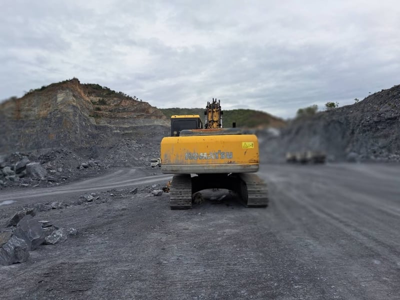 รถแม็คโครkomatsu pc200-7 พร้อมหัวเจาะ มีทะเบียน ราคา5.4แสน