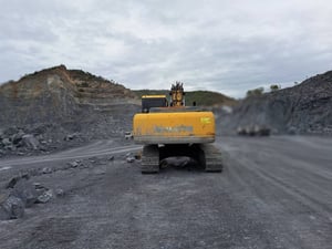 รถแม็คโครkomatsu pc200-7 พร้อมหัวเจาะ มีทะเบียน ราคา5.4แสน