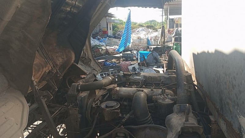 ขายรถ6ล้อดั้มmitsubishi 110แรง มีทะเบียน ใช้งานดี ราคาถูกดี129,000