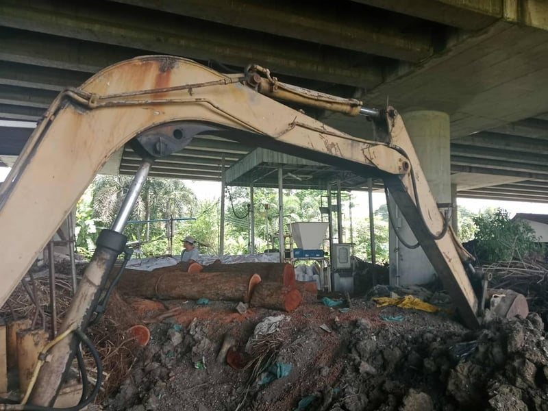 ขายแม็คโครkomatsu pc60-3 บูมยาว ใช้งานดี ใบซื้อขายราคา125,000าคา