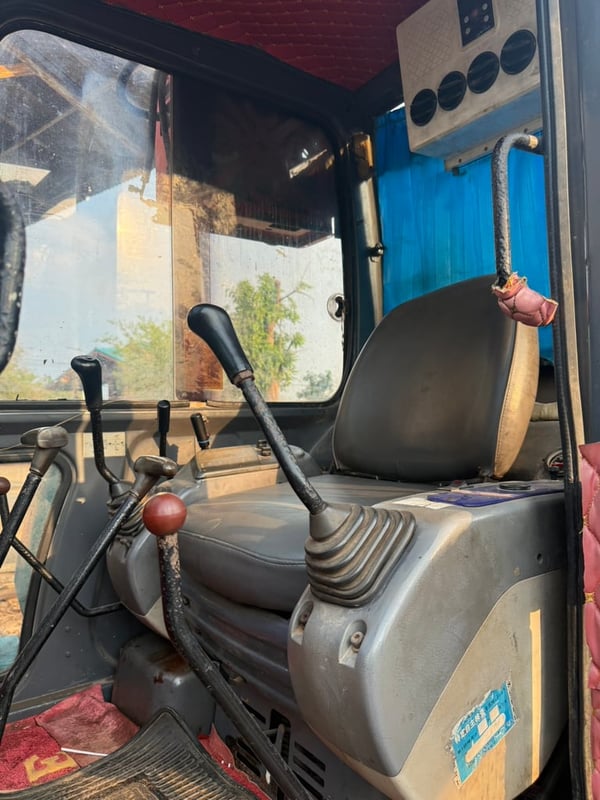 รถแม็คโครkomatsu pc40-7 ใช้งานดี ใบอินวอย ราคา2.6แสน