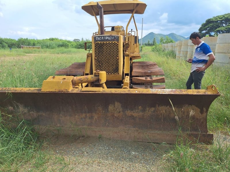 ขายรถแทรกเตอร์CAT D3B ใช้งานได้ดี ตีนเป็ด ใบซื้อvาย ราคา299,000