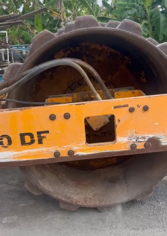รถบด10ton ล้อหนาม sakai sv500DF ใช้งานดี มีทะเบียน ราคาถูกดีๆๆ6.7แสน รถบด10ton ล้อหนาม sakai sv500DF ใช้งานดี มีทะเบียน ราคาถูกดีๆๆ6.7แสน
