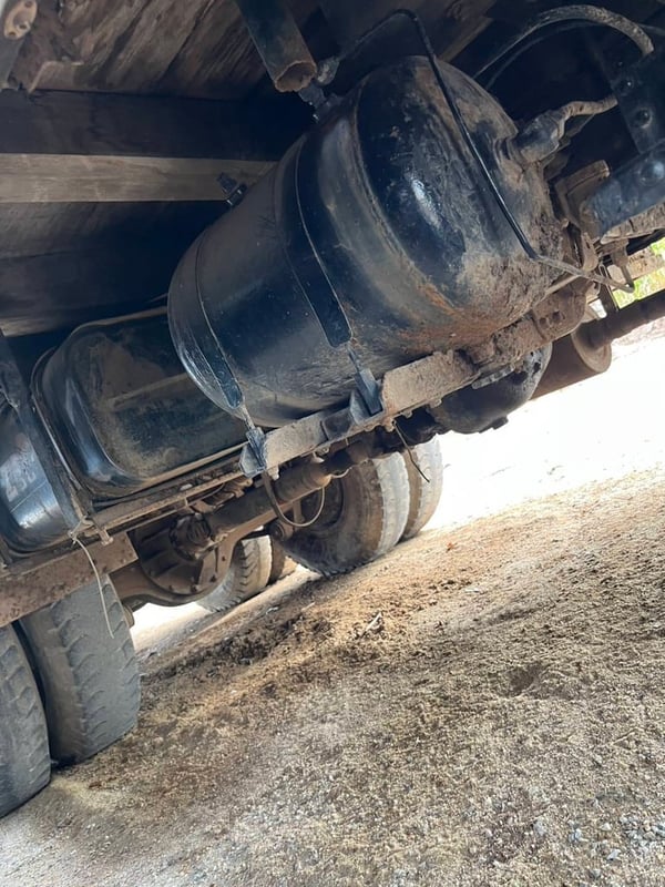 ขายรถ10ล้อ 2เพลา isuzu 175แรง มี้ทะเบียน ใช้งานได้ ราคา165,000