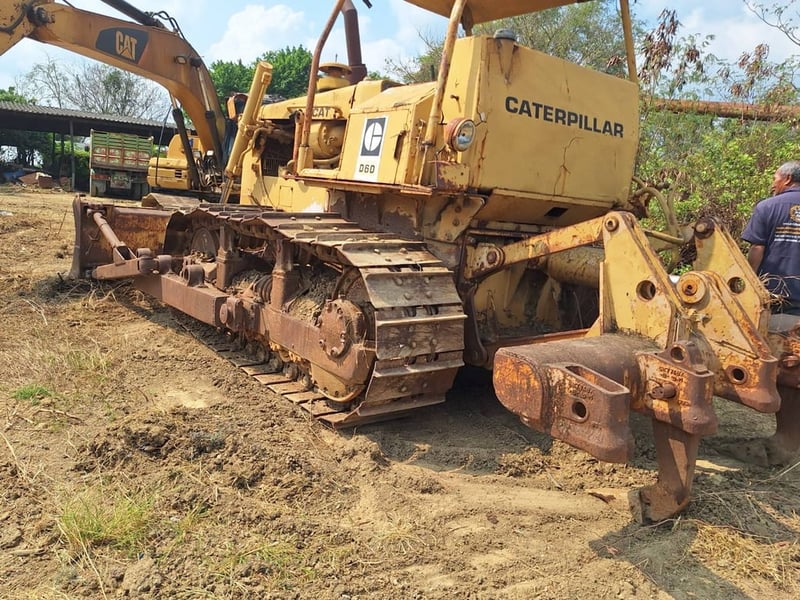 รถแทรกเตอร์CAT D6D ตีนไก่ มีลิปเปอร์ ใช้งานดีมากก ใบซื้อvาย ราคา800,000