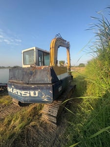 รถแม็คโครkomatsu pc60-5ใช้งานได้ดี ใบซื้อขาย ราคา139,000 รถแม็คโครkomatsu pc60-5ใช้งานได้ดี ใบซื้อขาย ราคา139,000