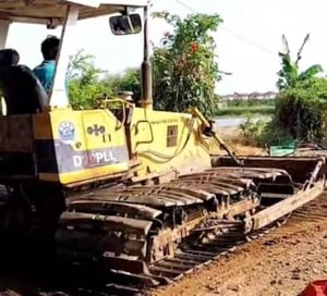 รถแทรกเตอร์ komatsu D20pll-7เลี้ยวข้าง ใบตีนเป็ด 1ม. ใช้งานดี ราคา299,000