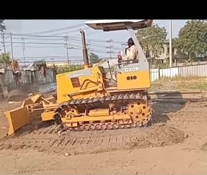 ขายรถแทรกเตอร์komatsu D20p-6ตีนเป็ด ใบมีดสไล้ ใช้งานดี ราคา285,000