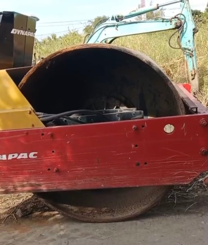 รถบด10ตัน. 1เพลา Dynapac ใช้งานดี มีทะเบียน ราคา3.9แสน รถบด10ตัน. 1เพลา Dynapac ใช้งานดี มีทะเบียน ราคา3.9แสน