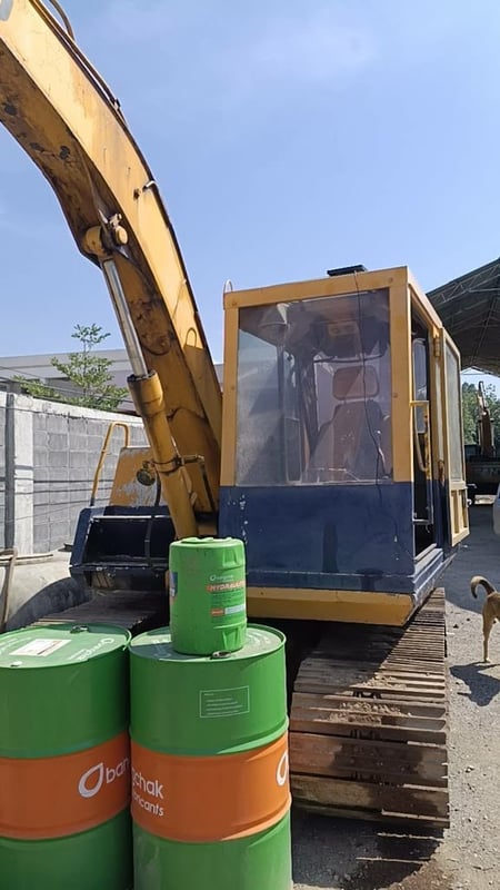 ขายรถแม็คโครkomatsu pc60-5 บูมยาว ใช้งานดี ใบซื้อขายราคา2.6แสน