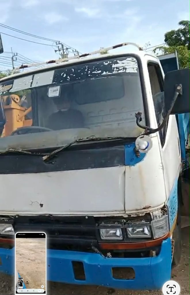 ขายรถ6ล้อดั้มmitsubishi 110แรง ใช้งานดี มีทะเบียน ราคา1.5แสน