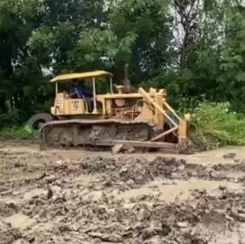 รับทำความสะอาดที่ดิน ขนขยะต้นไม้ออกทิ้ง รับกำจัดวัชพืช รับปรับที่ รัยไถที่0828703954