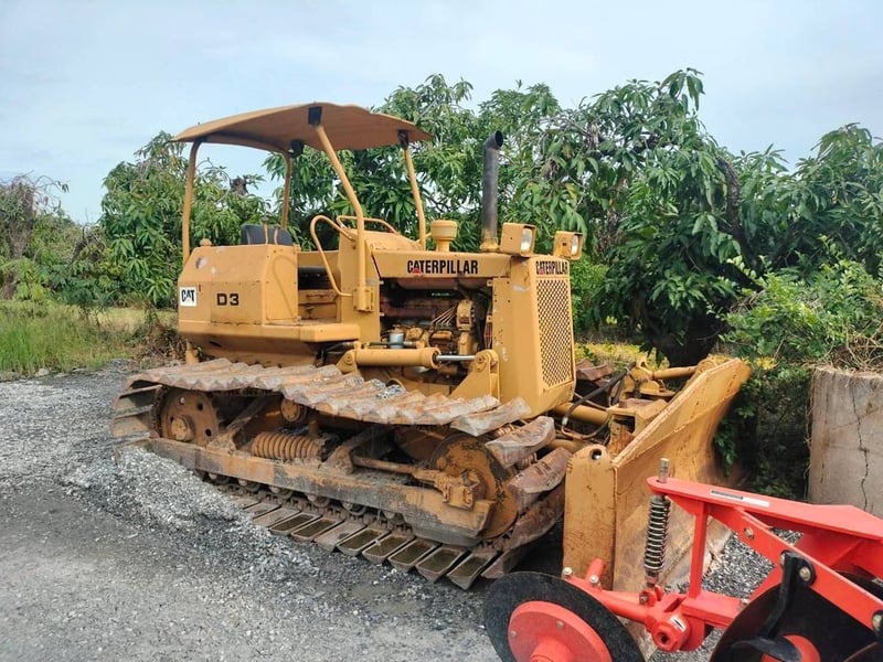 ขายรถแทรกเตอร์CAT D3B ตีนเป็ด ใช้งานดี ใบมีดสไล้ ใบซื้อขาย ราคา285,000