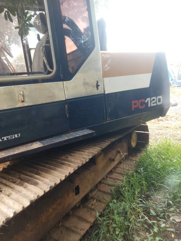 ขายรถเเม็คโครkomatsu pc120-5ใช้งานได้ ใบซื้อขายราคา300,000คา