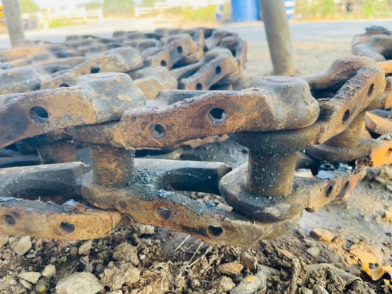 ขายโซ่แทรกเตอร์komatsu D20p-5มือ2 สภาพดี ราคาคู่ละ13,000