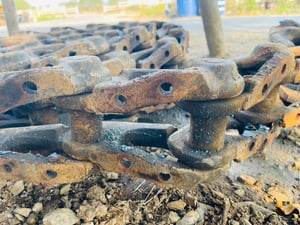 ขายโซ่แทรกเตอร์komatsu D20p-5มือ2 สภาพดี ราคาคู่ละ13,000