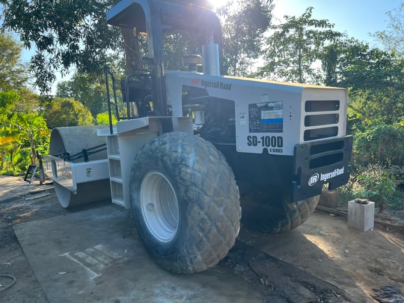รถบด10ตัน ingersolsnd sd100d ใช้งานดี มีทะเบียน  ราคา6.5แสน
