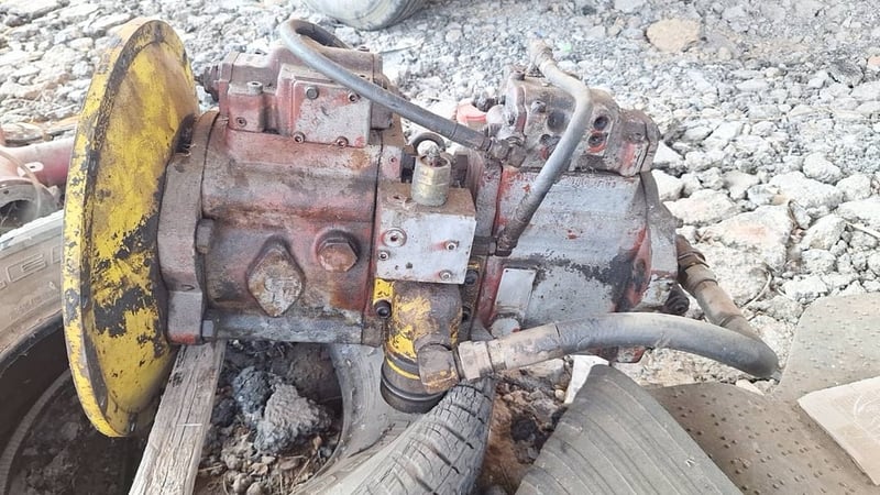 ขายปั๊มไฮดรอลิค kobelco k3v. Sk200-3 สภาพดี ราคา23,000