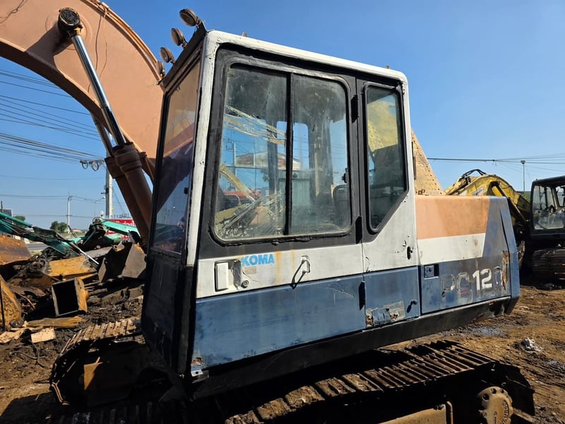 ขายรถแม็คโครkomatsu pc100-5 ใช้งานดี ใบซื้อขายราคา2.7แสน