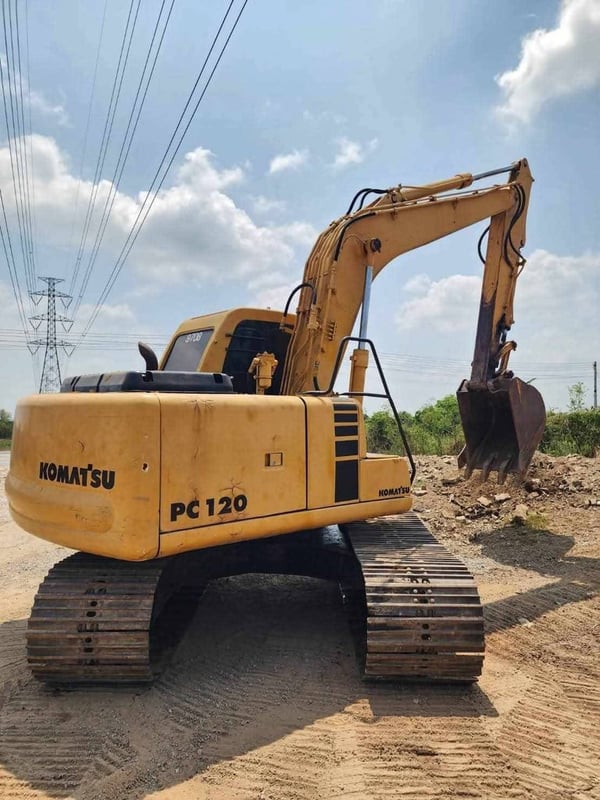 รถแม็คโครkomatsu pc120-6ใช้งานดี มีทะเบียน ราคา6.5อสน