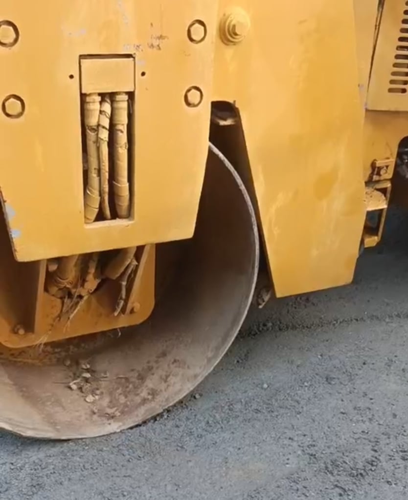 ขายรถบดล้อหน้าเหล็กหลังยาง 4ตันbomag ใช้งานดี ใบซื้อขาย ราคา1.7แสน ขายรถบดล้อหน้าเหล็กหลังยาง 4ตันbomag ใช้งานดี ใบซื้อขาย ราคา1.7แสน