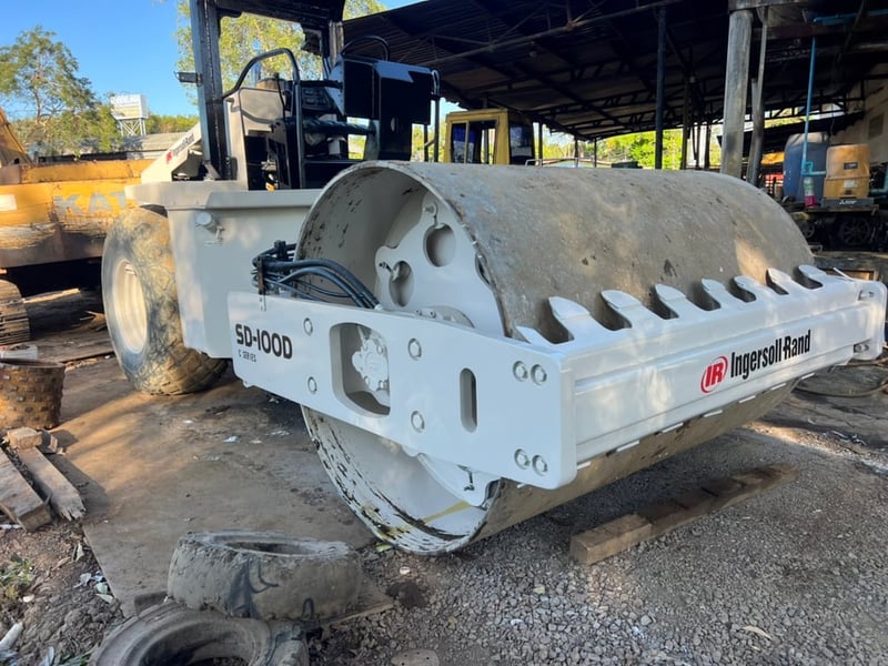 รถบด10ตัน ingersolsnd sd100d ใช้งานดี มีทะเบียน  ราคา6.5แสน