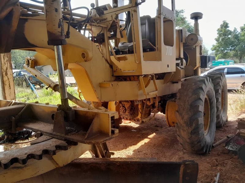 ขายรถเกรดเดอร์ champion 710 ใช้งานดี ใบซื้อขายราคา285,000