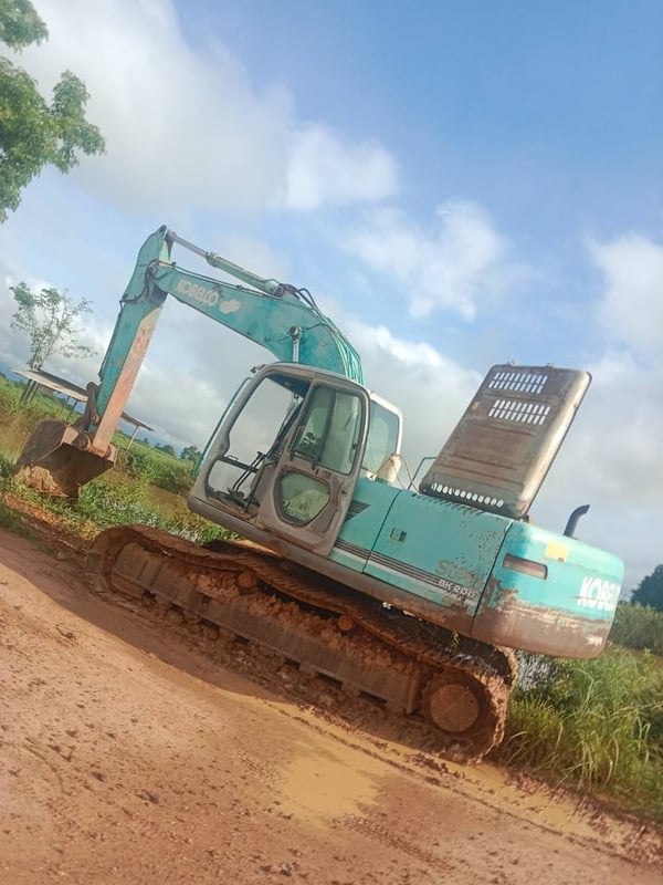 ขายรถแม็คโคร  kobelco sk200-6มีทะเบียน ใช้งานดี ราคา4.5แลน