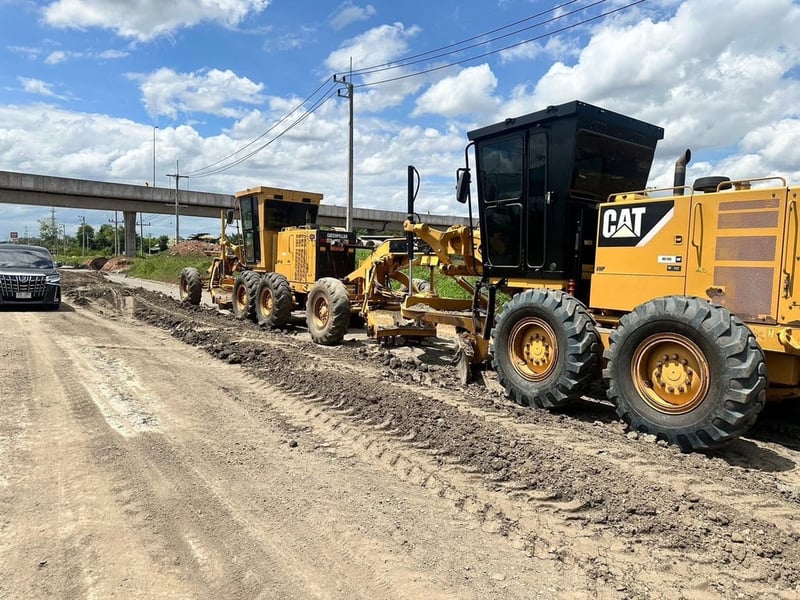 ขายรถเกรดเดอร์CAT 140k ใช้งานดี มีทะเบียน ราคา4.7ล.บาท