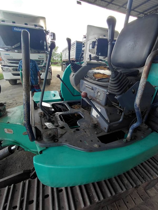 รถแม็คโครkomatsu pc35r-8 ใช้งานดี ใบซื้อ ขาบราคาถูกดี ๆๆ 185,000