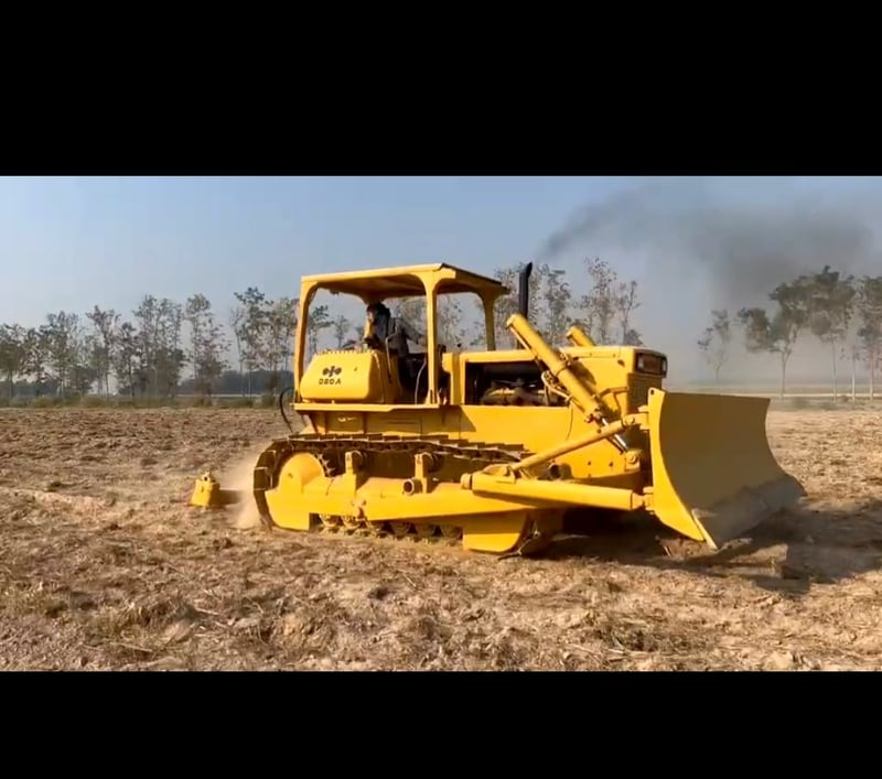 รถแทรกเตอร์komatsu D60a ตีนไก่ มีลิปเปอร์ ใช้งานดี ใบซื้อvายราคา365,000 รถแทรกเตอร์komatsu D60a ตีนไก่ มีลิปเปอร์ ใช้งานดี ใบซื้อvายราคา365,000