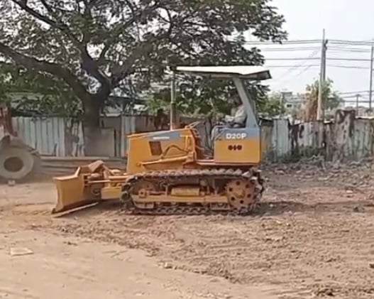 ขายรถแทรกเตอร์komatsu D20p-6ตีนเป็ด ใบมีดสไล้ ใช้งานดี ราคา285,000