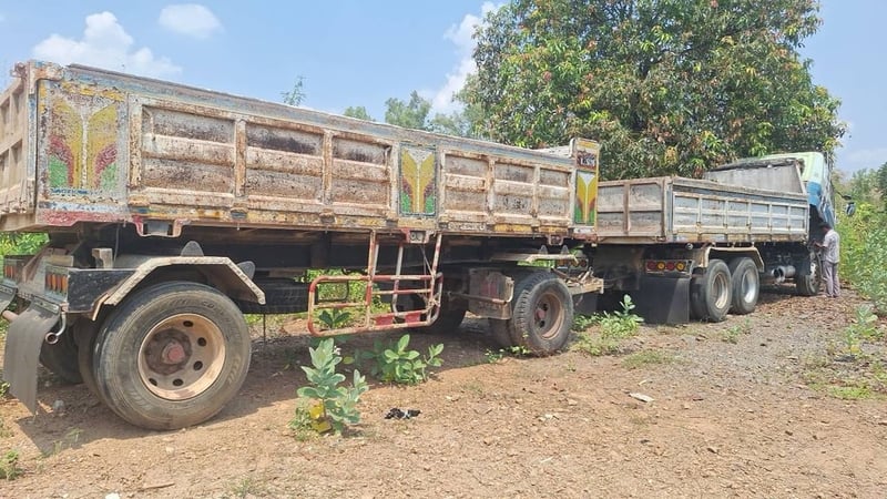 รถพ่วงแม่ลูกmitsubishi 320แรง มีทะเบียน ใช้งานดี ราคา500,000