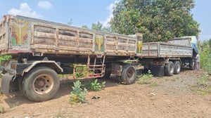 รถพ่วงแม่ลูกmitsubishi 320แรง มีทะเบียน ใช้งานดี ราคา500,000