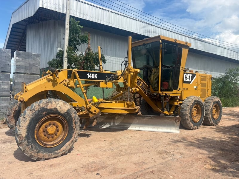 ขายรถเกรดเดอร์CAT 140k ใช้งานดี มีทะเบียน ราคา3.6ล.บาท