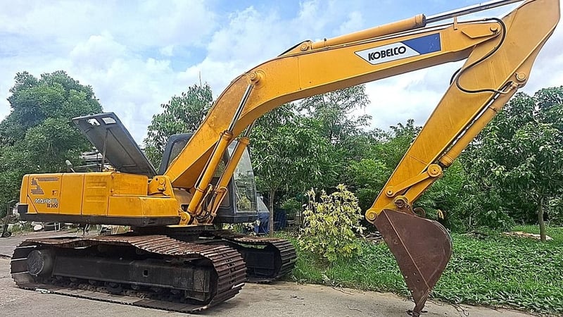 ขายรถแม็คโคร kobelco sk200-3 ใช้งานได้ดี ใบซื้อvาย ราคา3.6 แสน