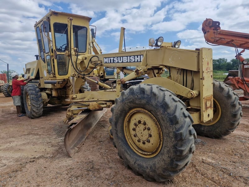 ขายรถเกรดเดอร์ mitsubishi mg431 ใช้งานดี ใบซื้อvาย ราคา6.5แสน