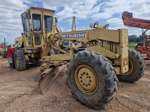 ขายรถเกรดเดอร์ mitsubishi mg431 ใช้งานดี ใบซื้อvาย ราคา6.5แสน