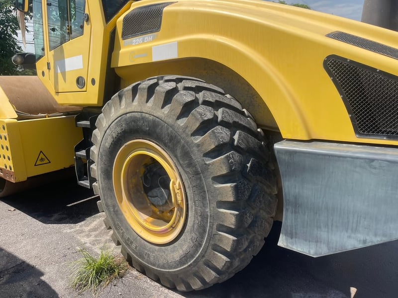 ขายรถบด 25ตัน bomag wb226 dh-4 มีทะเบียน ใช้งานดี ราคาถูกดี2.4ล.บาท