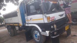 ขายรถ6ล้อดั้มHino มีทะเบียน ใช้งานดีราคา299,000 ขายรถ6ล้อดั้มHino มีทะเบียน ใช้งานดีราคา299,000