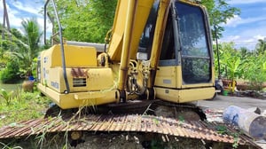 รถแม็คโครkomatsu pc200-8 บูมยาว มีทะเบียน ใช้งานดี ราคา1,150,000 รถแม็คโครkomatsu pc200-8 บูมยาว มีทะเบียน ใช้งานดี ราคา1,150,000