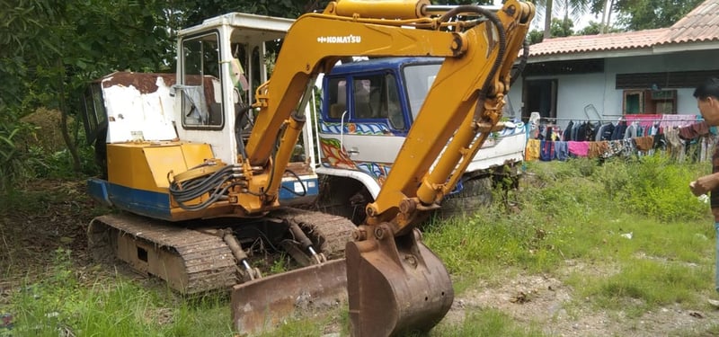 ขายรถแม็คโครkomatsu pc40-2 เก่านอก ใช้งานได้ ใบซื้อขายราคา165,000