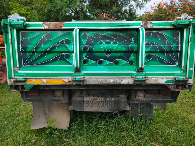 ขายรถ6ล้อดั้ม  isuzu nkr85 ใช้งานดี มีทะเบียน ราคา195,000