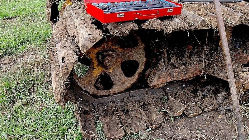 ขายรถแทรกเตอร์mitsubishi Bd2D ตีนเป็ด70ซ.ม.ใช้งานได้ปกติราคา65,000บ.