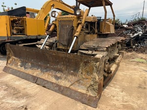 รถแทรกเตอร์CAT D5B 10z ใช้งานดี ใบซื้อvาย ราคา6.4แสน