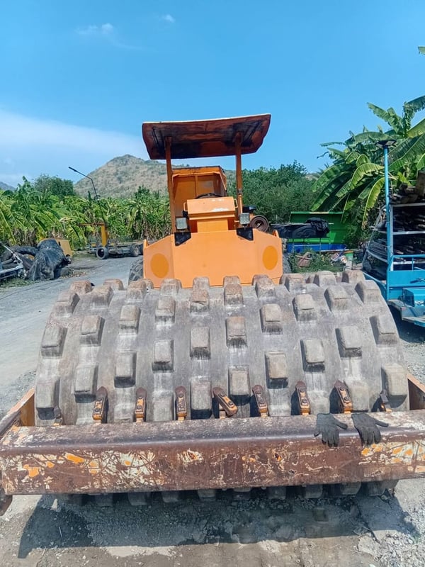รถบด10ton ล้อหนาม sakai sv500DF ใช้งานดี มีทะเบียน ราคาถูกดีๆๆ6.7แสน รถบด10ton ล้อหนาม sakai sv500DF ใช้งานดี มีทะเบียน ราคาถูกดีๆๆ6.7แสน